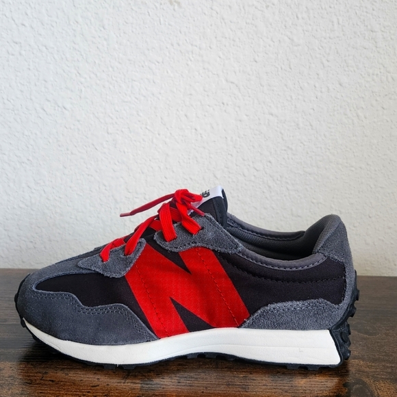 New Balance Gender Inclusive 327 Sneaker Big Kids 3 - Picture 1 of 9